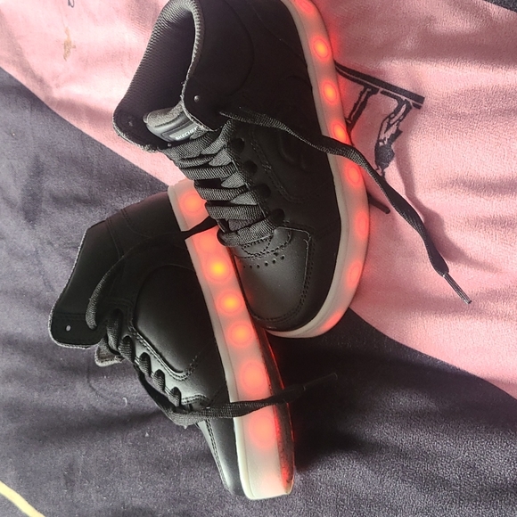 High top light up running shoes - Picture 3 of 3